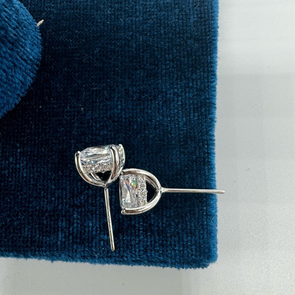 1.5ct Cushion Cut Earrings - Picture 4 of 14